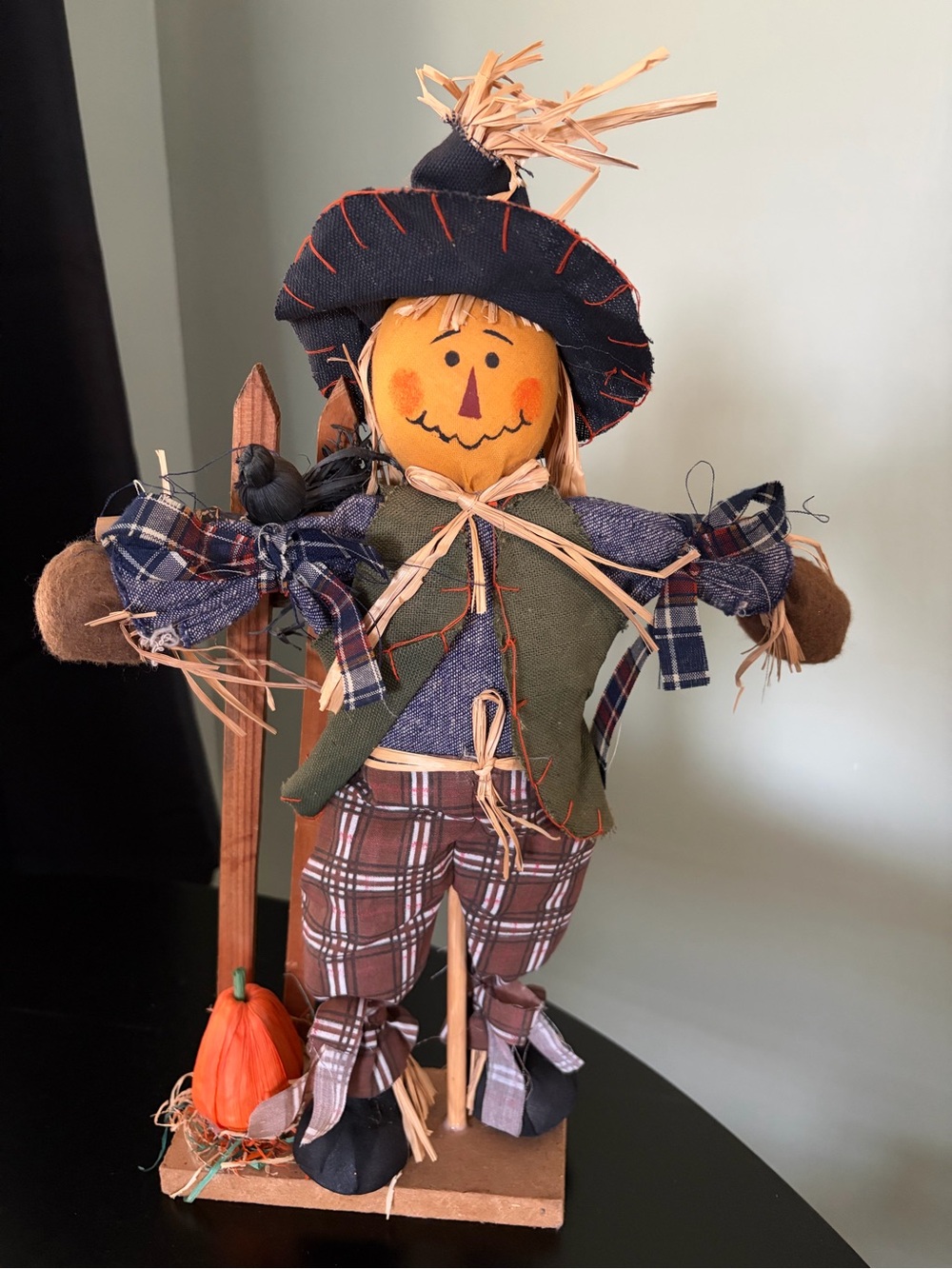 Autumn Scarecrow Decorative Figurine Fence Crow Pumpkin Fall Harvest Decor